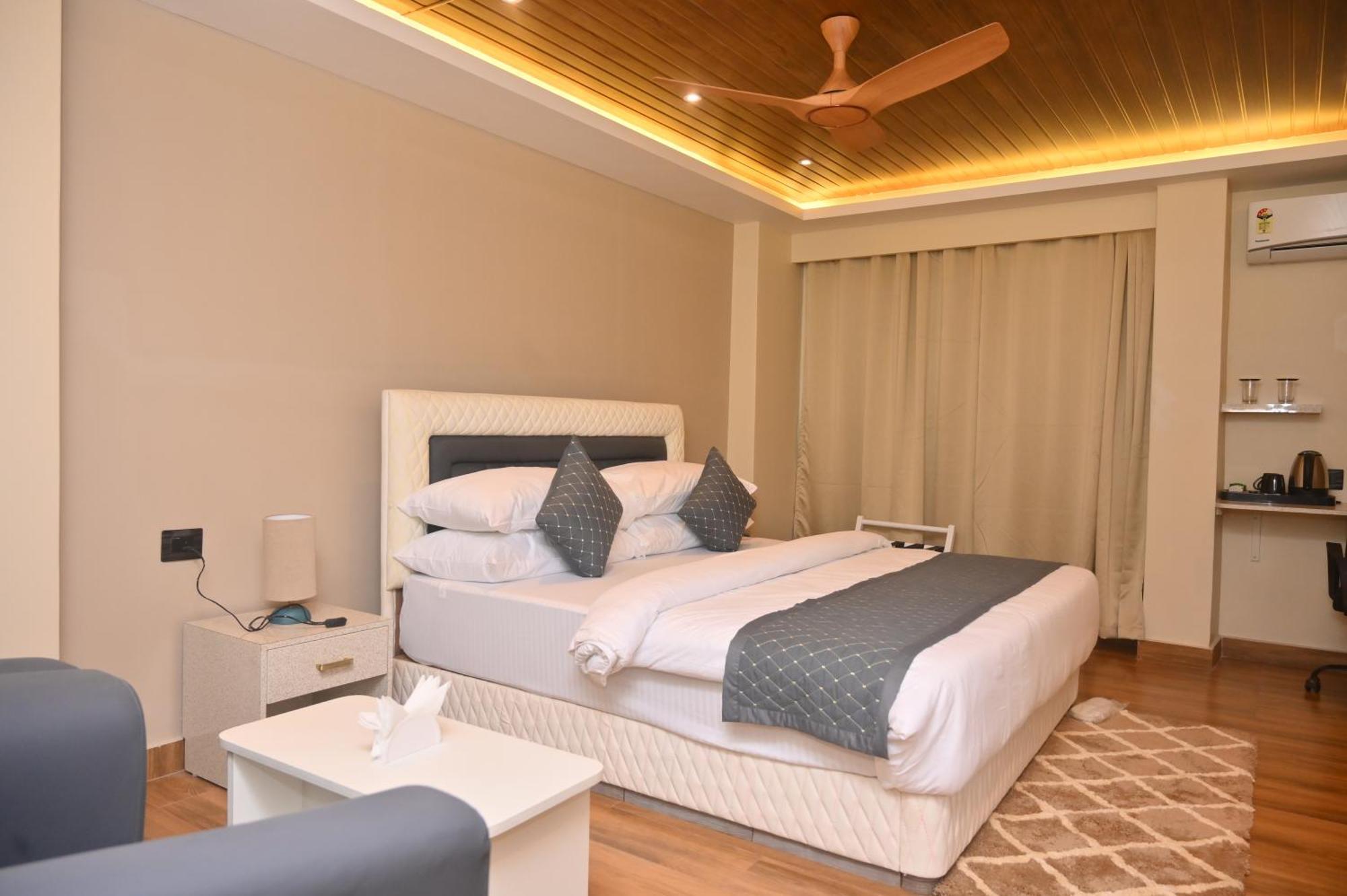 فندق Essence Grandeur غاواهاتي المظهر الخارجي الصورة